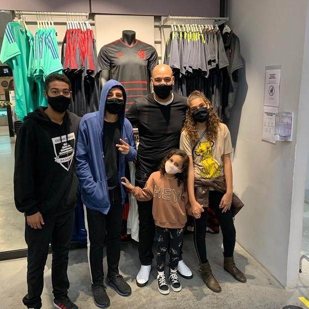 1645173352071098264.jpg 1645173352071098264.jpg