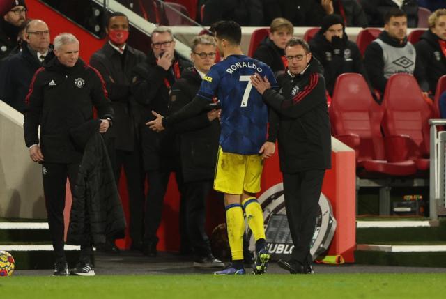 网页版登录入口地址-C罗为啥刚来就要走？有代沟 曼联年轻人不听他话！